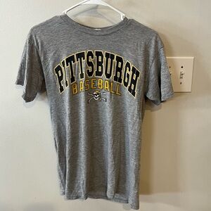 pittsburgh pirates baseball t shirt
size small
good condition